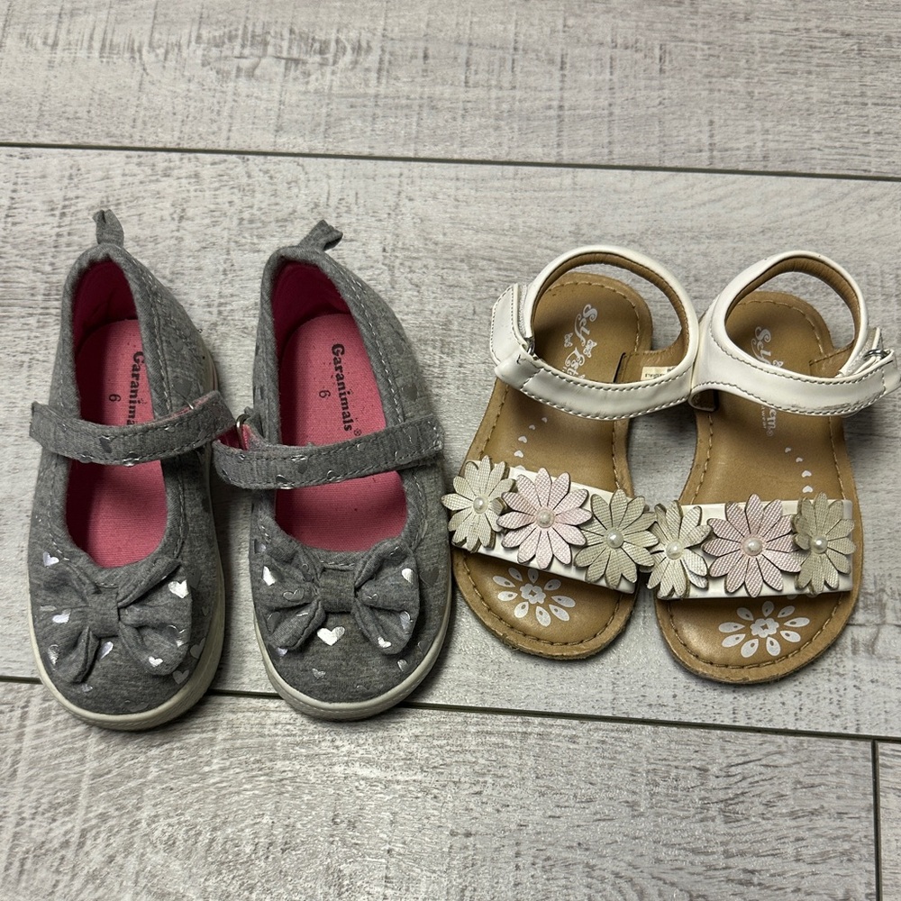 Garanimals Gray and White Kids Slippers Set